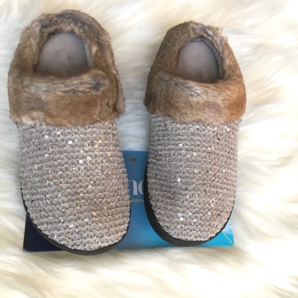 NWT Isotoner SweaterKnit Slippers, size 7.5/8 - Picture 5 of 8